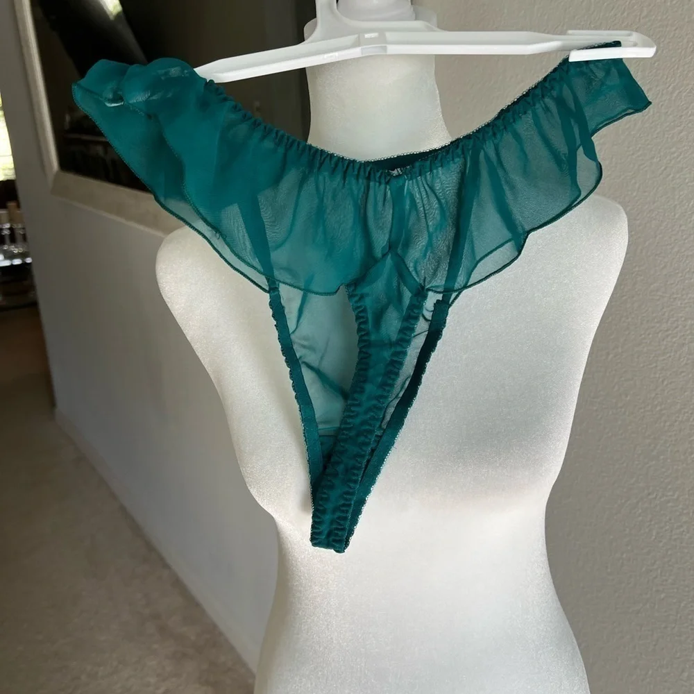 Victoria Secret NWOT Green two piece negligee set, size L